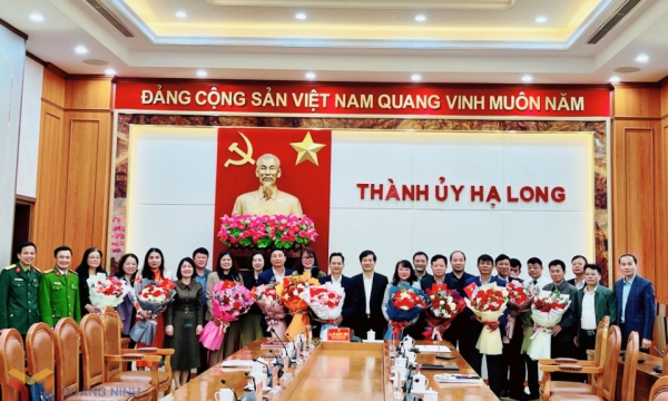 기구 간소화를 위한 자발적 사임