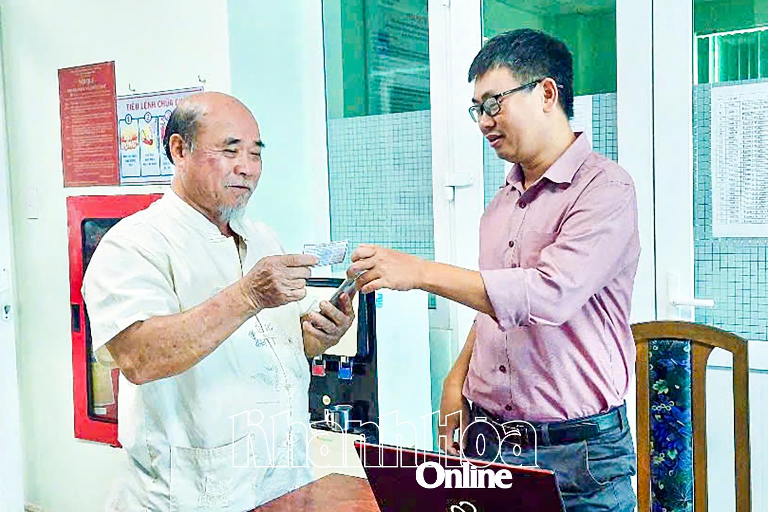 People are directly consulted by provincial Social Insurance officials about administrative procedures.
