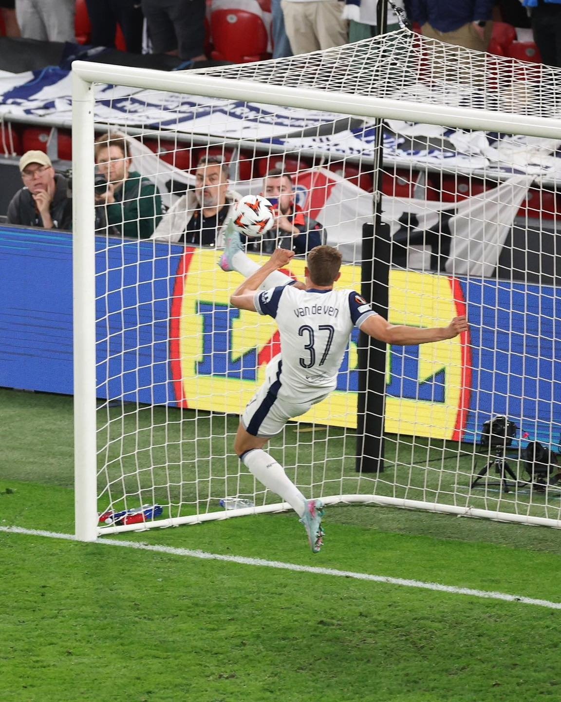 MU dau Tottenham anh 4