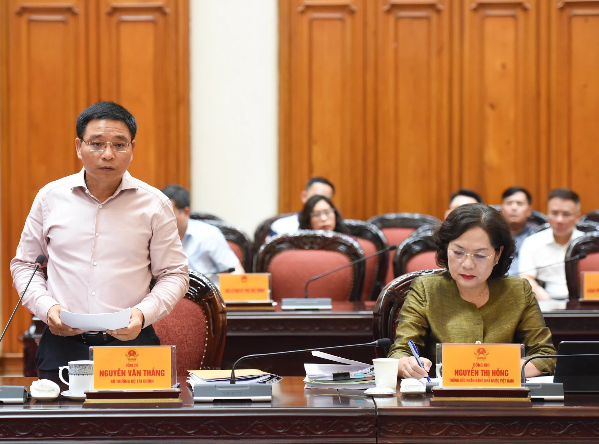 [Photo] Prime Minister Pham Minh Chinh chairs a meeting on the National Assembly's draft Resolution on the International Financial Center in Vietnam photo 8