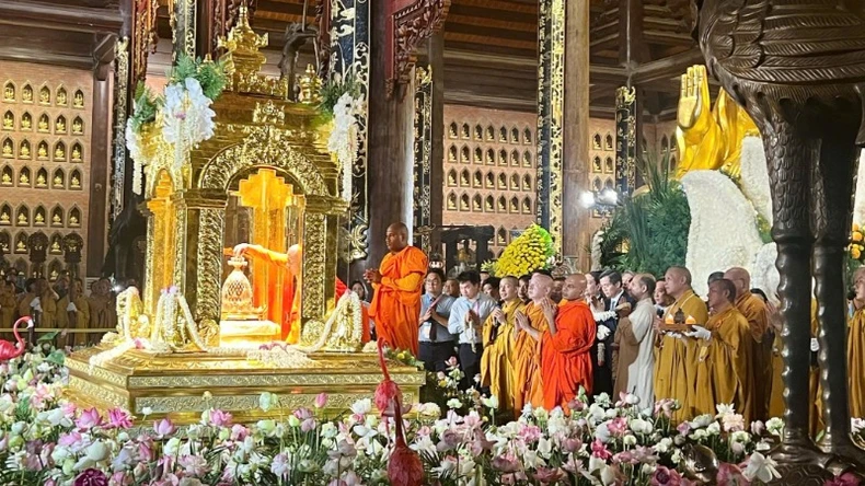 Ninh Bình: Trang trọng hoạt động tôn trí xá lợi Đức Phật ảnh 4