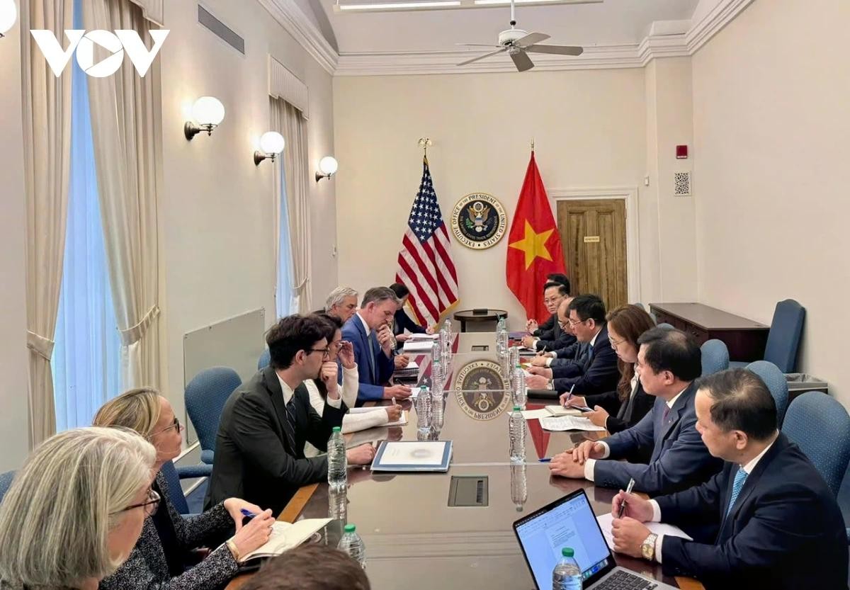 Bộ trưởng Bộ Công Thương Nguyễn Hồng Diên đàm phán với Đại sứ, Trưởng Đại diện Thương mại Hoa Kỳ Jamieson Greer tại Washington ngày 21/5.