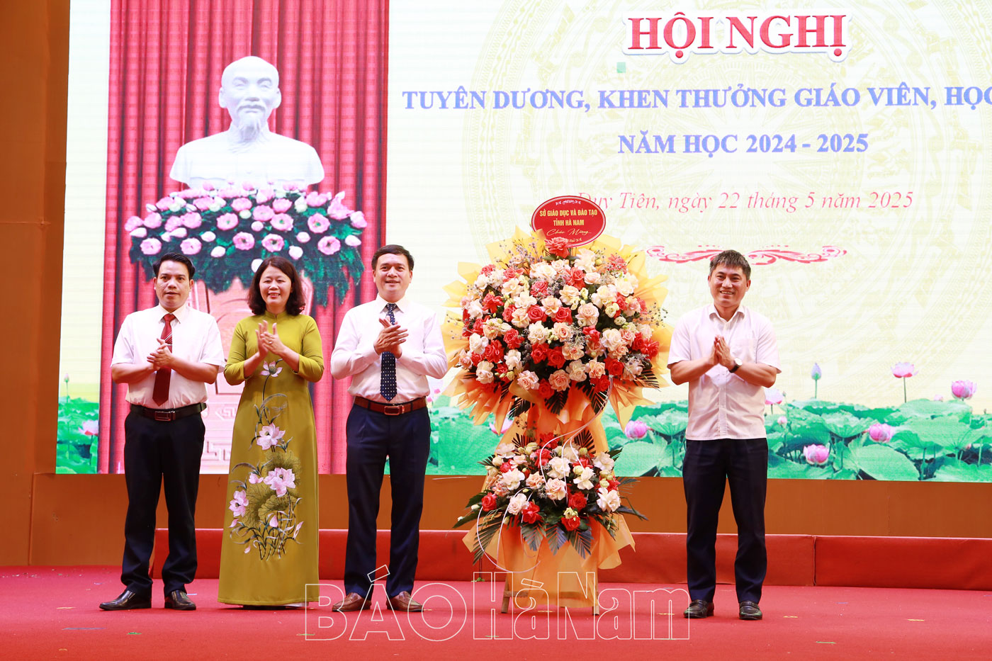 Thị xã Duy Tiên tuyên dương khen thưởng giáo viên học sinh giỏi năm học 2024 – 2025