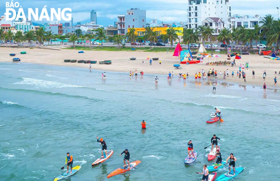 Đà Nẵng đang bước vào mùa du lịch hè sôi động, dịch vụ du lịch nghỉ dưỡng biển và đặc biệt xem lễ hội pháo hoa quốc tế 2025.