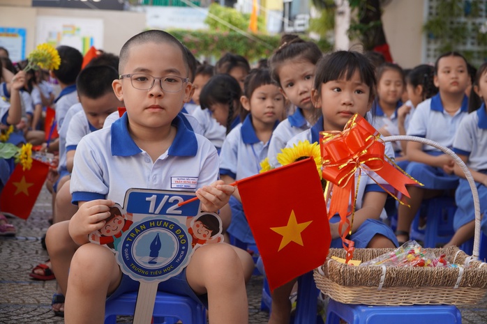 TP HCM: Rà soát chế độ cho học sinh, đảm bảo đồng bộ sau khi sáp nhập Bình Dương, Bà Rịa- Vũng Tàu- Ảnh 1.
