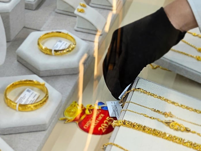 Cuối ngày 22-5, giá vàng đảo chiều, giảm rất nhanh- Ảnh 2.