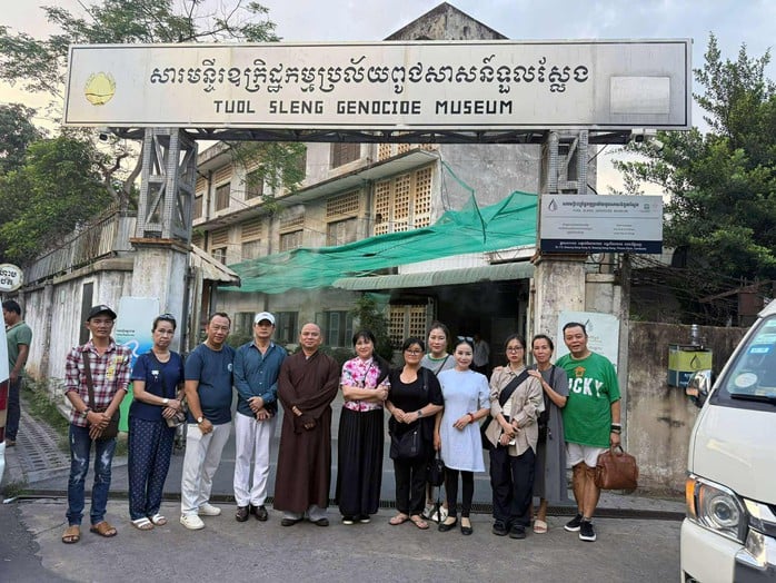 Tình người giữa xứ Chùa Tháp: Đoàn văn nghệ Tình ca Bắc Sơn và hành trình kết nối yêu thương - Ảnh 3.