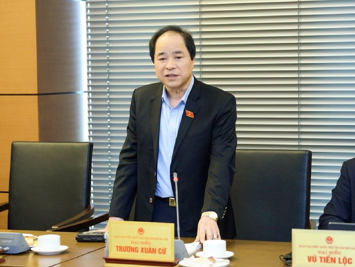 Bộ trưởng GD&ĐT trả lời về việc miễn học phí nhưng không 