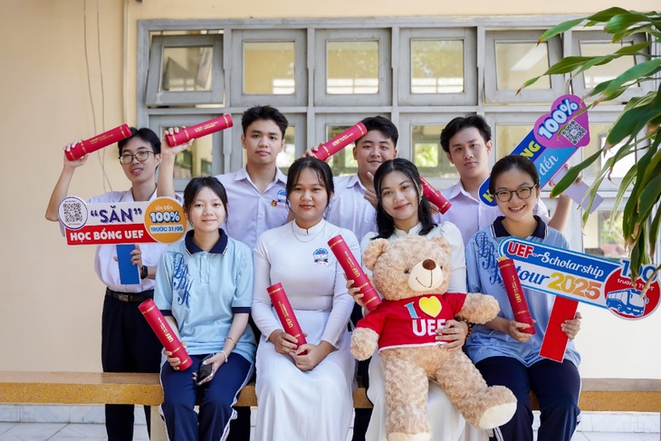 Học sinh Tây Nam Bộ nhận học bổng lên đến 100% từ UEF - Ảnh 1.