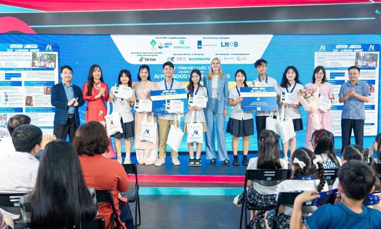 Học sinh phổ thông trên toàn quốc hào hứng tham gia cuộc thi “AI for Good Việt Nam 2025” – sân chơi trí tuệ ứng dụng trí tuệ nhân tạo nhằm giải quyết các vấn đề xã hội vì một tương lai bền vững.