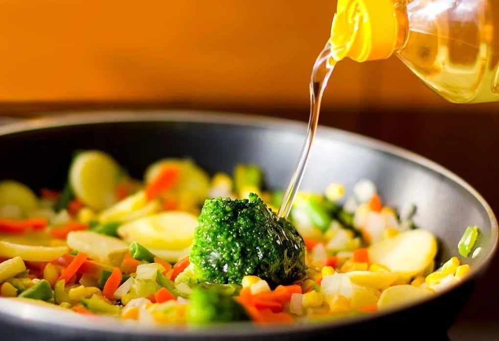 Bí quyết chăm sóc sức khỏe gia đình từ căn bếp: Khi dầu ăn cũng là yếu tố quyết định - 1