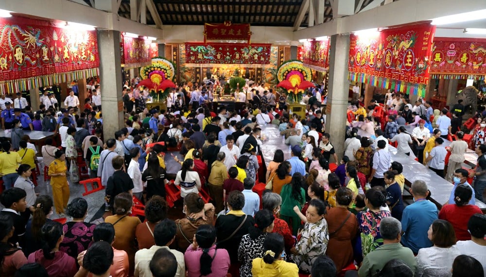 Trang trọng tổ chức nghi lễ tắm Bà Chúa Xứ núi Sam - ảnh 1