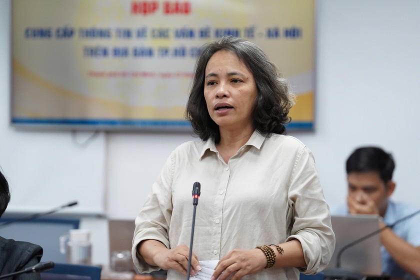 Bà Nguyễn Thị Thanh Thảo, Trưởng phòng Quy hoạch phát triển Tài nguyên Du lịch TP HCM thông tin tại họp báo.