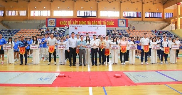 Gần 250 kiếm thủ tranh tài tại Giải Vô địch trẻ Đấu kiếm quốc gia 2025 - Ảnh 1.