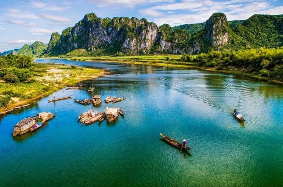 Quang Binh signs 3 projects to lease forest environment for tourism development