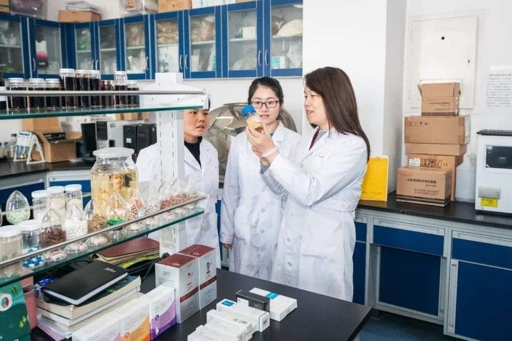 Nữ hiệu phó trường đại học gây sốt với tài sản 6 tỷ USD - 2
