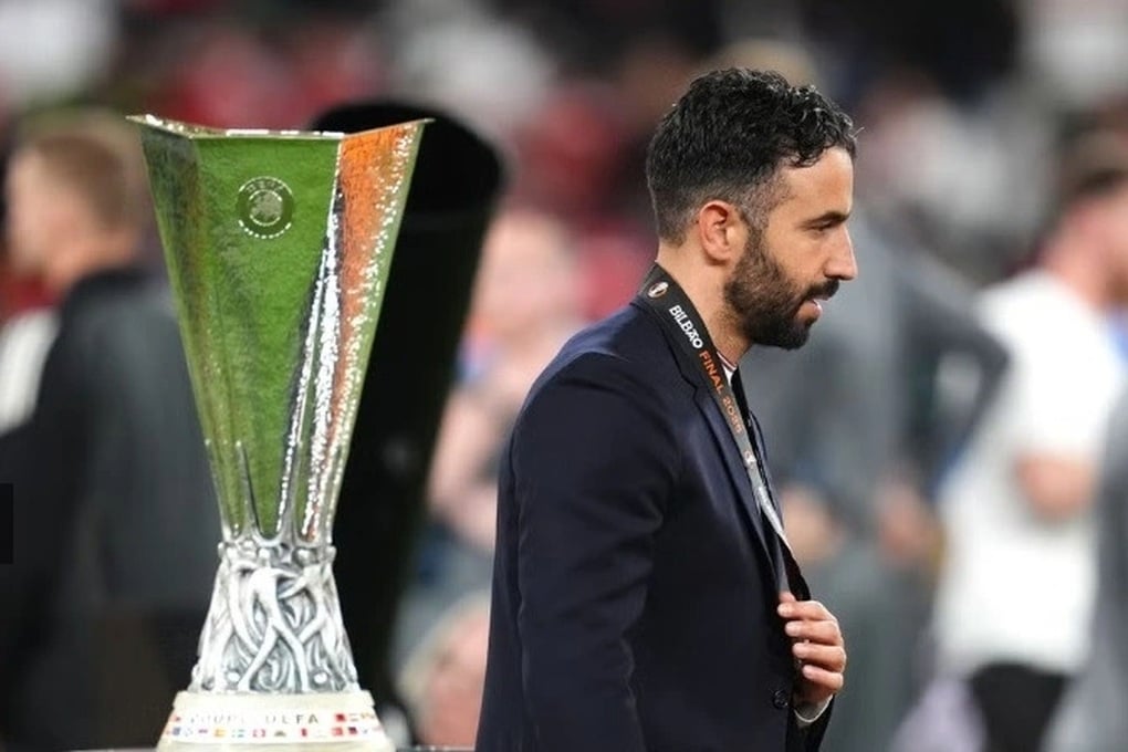 HLV Amorim sẵn sàng ra đi, Man Utd chốt xong tương lai - 1