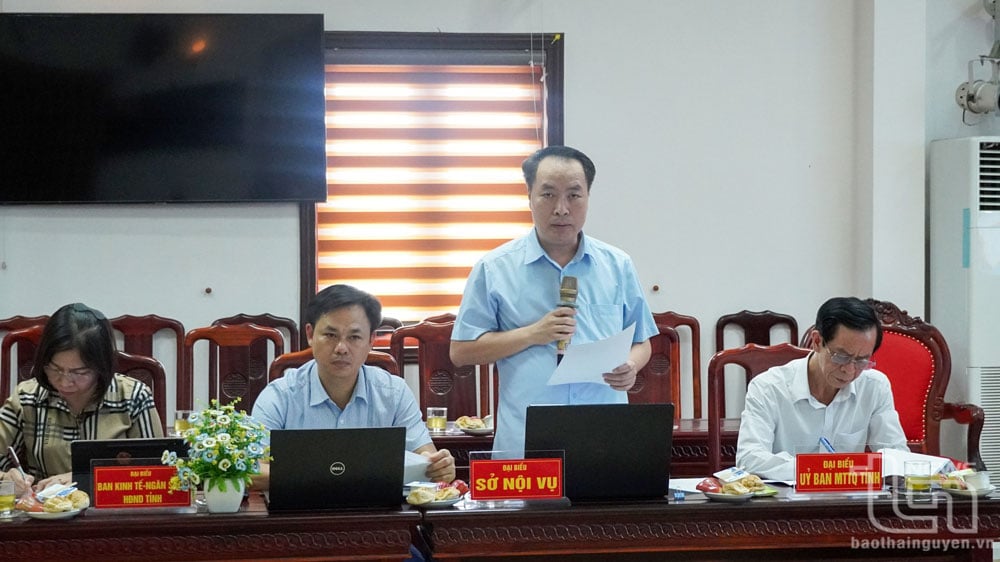 Đại diện lãnh đạo Sở Nội vụ phát biểu ý kiến.