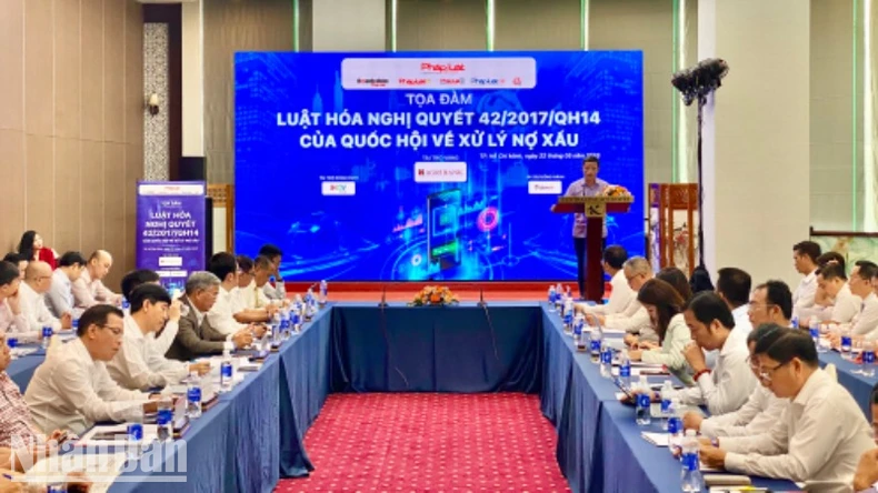 ត្រូវ​ធ្វើ​ច្បាប់​លើ​បញ្ហា​មួយ​ចំនួន​តាម​ស្មារតី​នៃ​សេចក្តី​សម្រេចចិត្ត​លេខ​៤២ នៃ​រដ្ឋសភា ស្ដីពី​ការ​ដោះស្រាយ​បំណុល​ខូច រូបថត​ទី​២