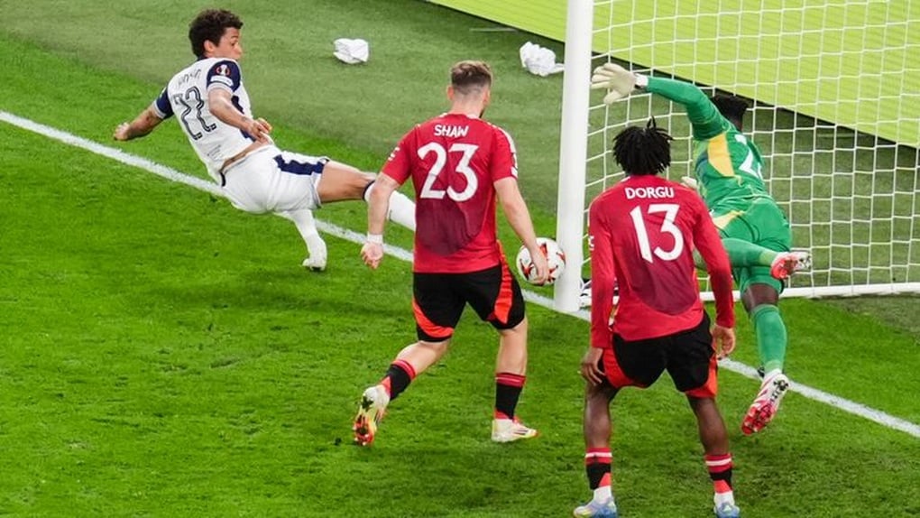 Man Utd rơi xuống vực sâu, xác lập cột mốc vô cùng tệ hại - 1