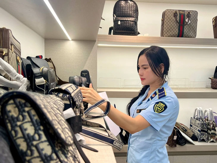 Chống buôn lậu, hàng giả 22-5: Đề xuất cấm 'quảng cáo lố' đối với mỹ phẩm - Ảnh 1.