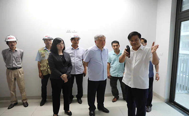 Phó Thủ tướng Thường trực Nguyễn Hòa Bình kiểm tra tiến độ dự án Bệnh viện Bạch Mai và Việt Đức cơ sở 2 ảnh 1