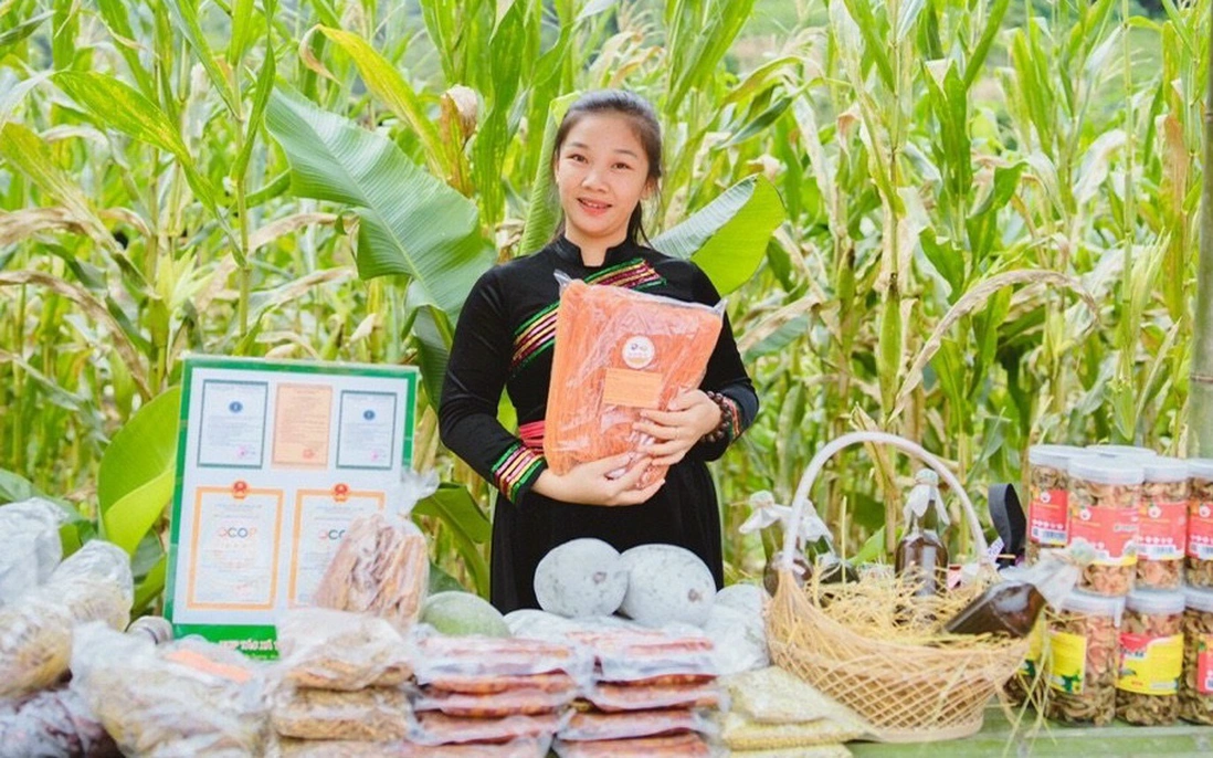 ក្មេងស្រី Tay ប្រើបច្ចេកវិទ្យាបង្កើត "គុយទាវប្រេន"