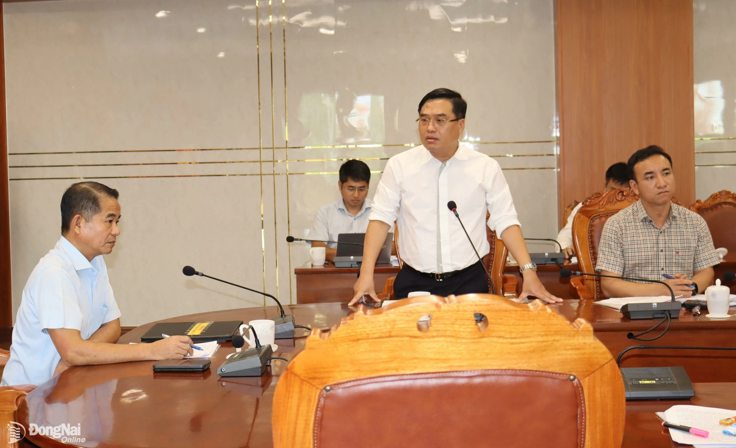 Bí thư Thành ủy Biên Hòa Hồ Văn Nam báo cáo về việc giải phóng mặt bằng đối với 255 hộ dân. Ảnh: Hoàng Lộc