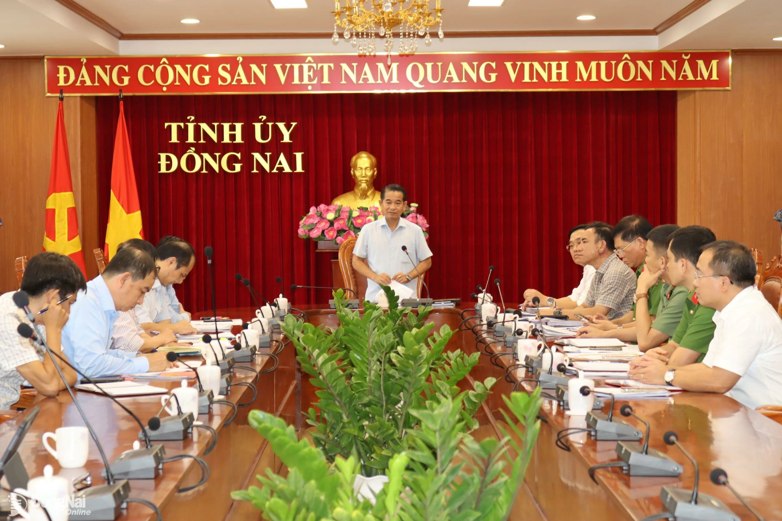 Phó bí thư Tỉnh ủy Thái Bảo, Chủ tịch HĐND tỉnh phát biểu tại buổi làm việc. Ảnh: Hoàng Lộc