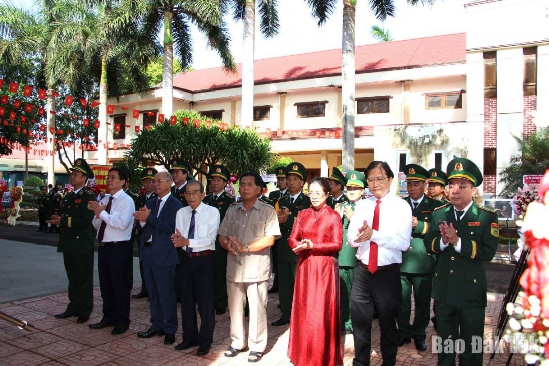 Các đại biểu tham dự lễ khánh thành công trình.