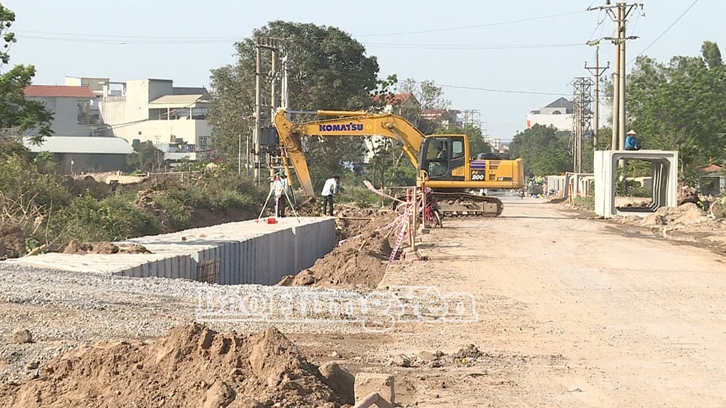 គម្រោងសាងសង់កំណាត់ផ្លូវ DT.377 ផ្លូវ DT.377 ឆ្ពោះទៅកាន់ក្រុង Luong Bang កំពុងដំណើរការសាងសង់។