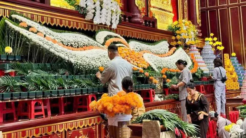 វិមាន Truc Lam នៅតំបន់ទេសភាព Yen Tu (Uong Bi, Quang Ninh) កំពុងរៀបចំទទួលបដិសណ្ឋារកិច្ច និងបដិសណ្ឋារកិច្ចរបស់ព្រះពុទ្ធ។