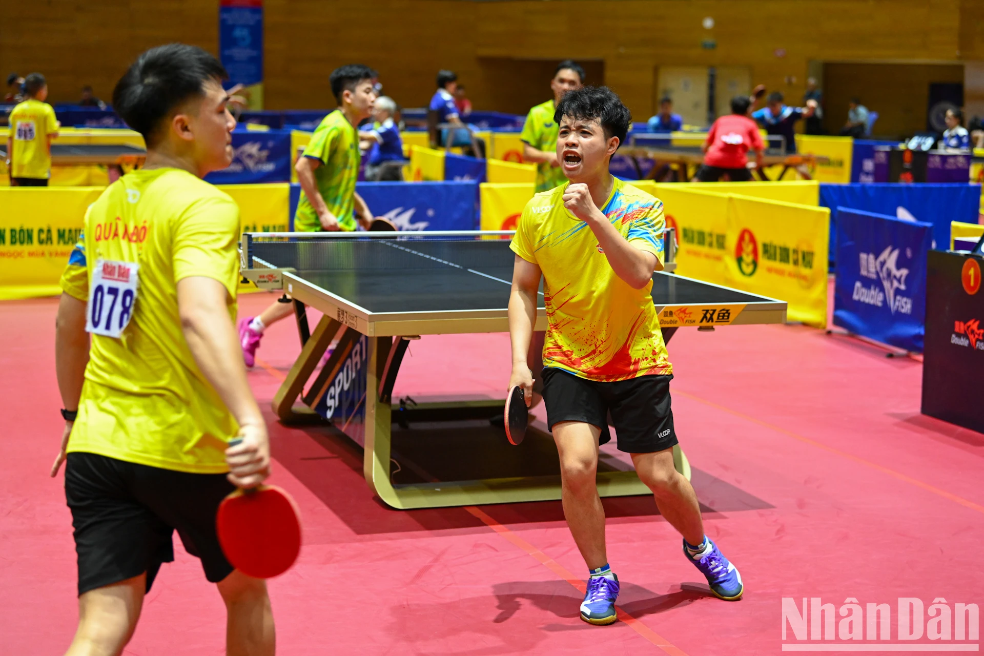 [រូបថត] Anh Hoang - Dinh Duc បានការពារជើងឯកវាយកូនឃ្លីលើតុផ្នែកបុរសដោយជោគជ័យ កាសែត Nhan Dan News 4