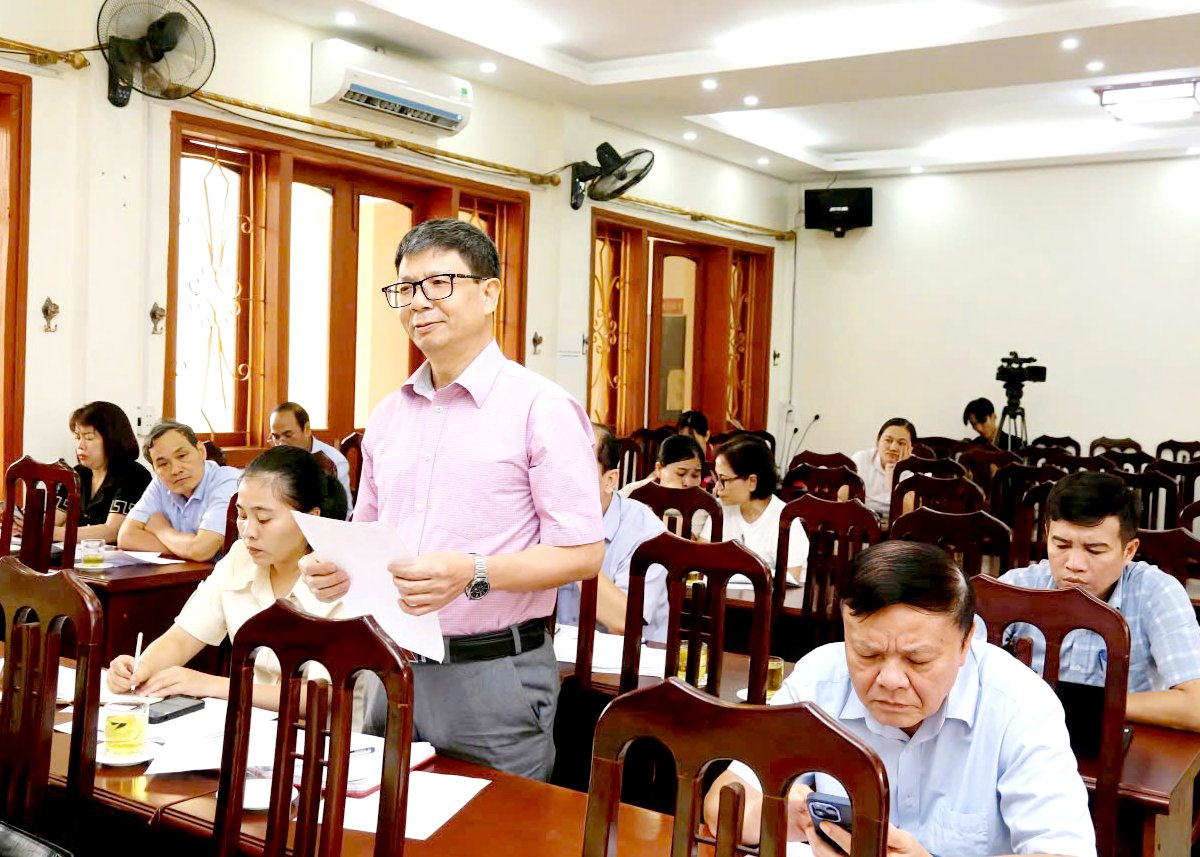 Đại diện Liên hiệp các hội Khoa học và Kỹ thuật tỉnh nêu ý kiến đóng góp tại hội nghị.
