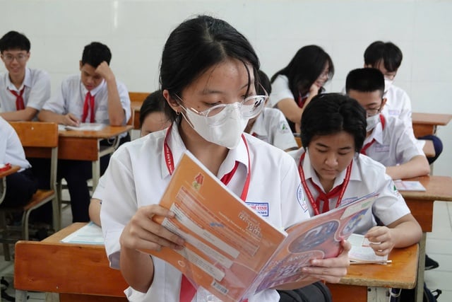 Bỏ bằng tốt nghiệp THCS, hiệu trưởng cấp bằng THPT: Giảm áp lực dạy thêm, học thêm - Ảnh 1.