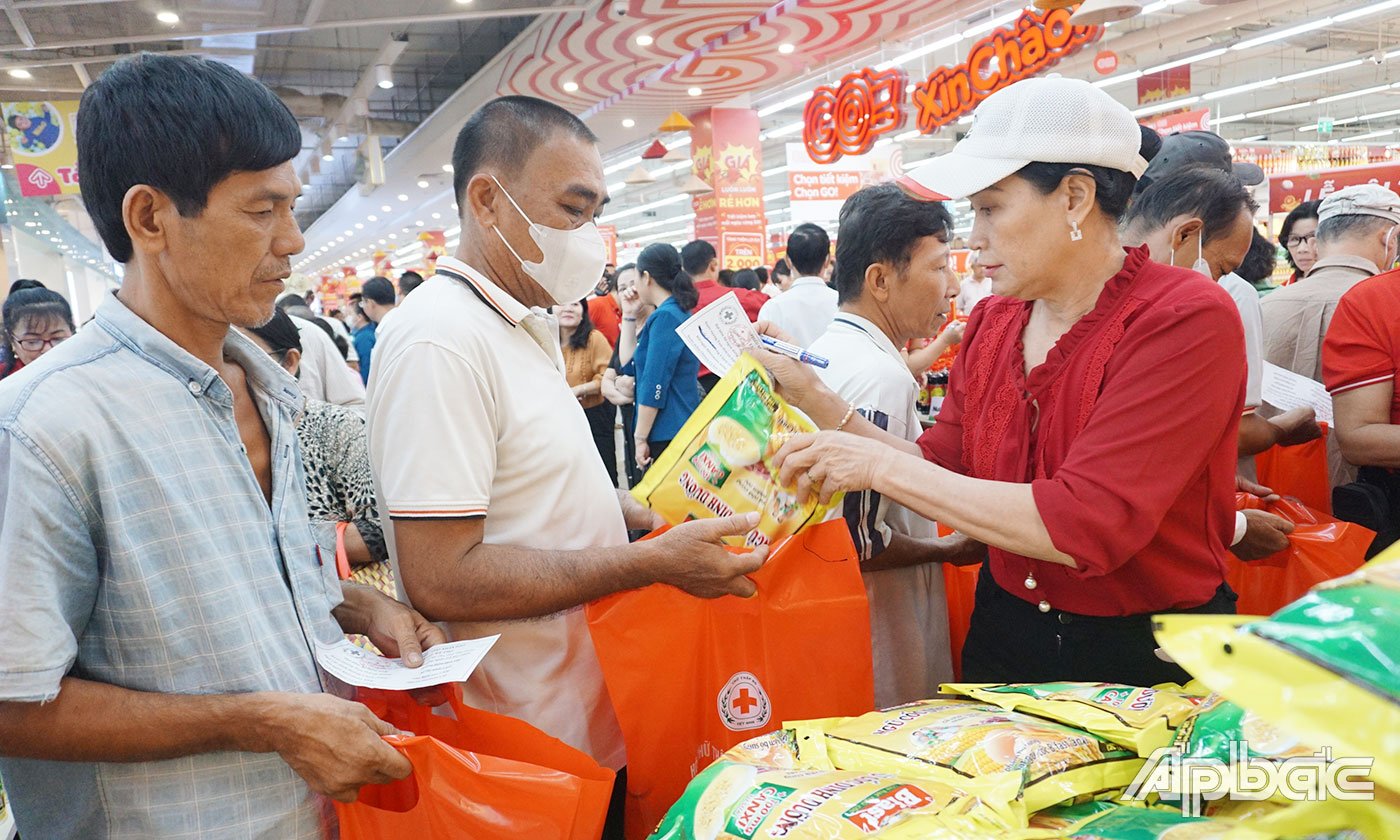 People participate in the Humanitarian Market.