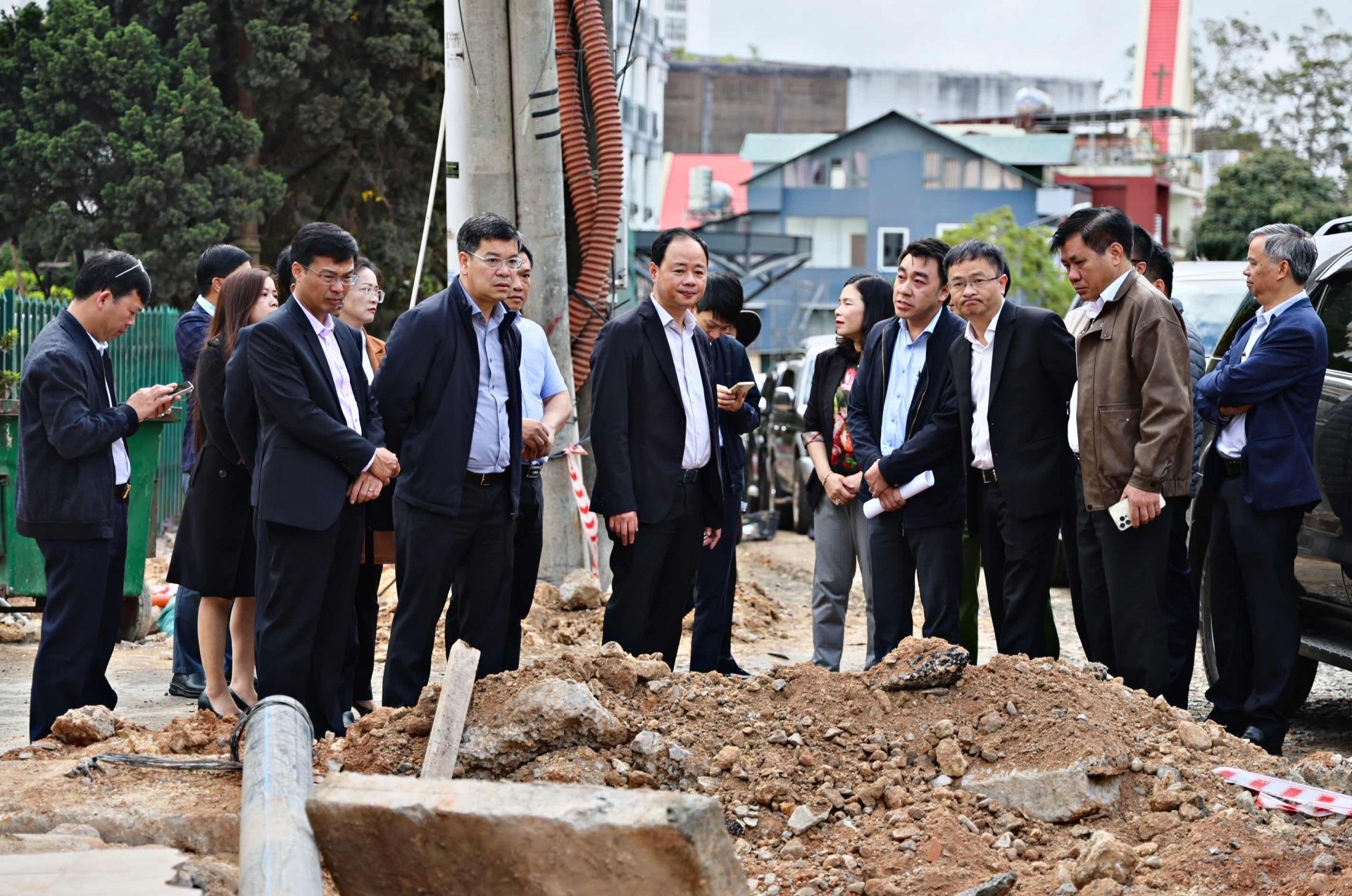 Chủ tịch UBND tỉnh Lâm Đồng Trần Hồng Thái kiểm tra Dự án mở rộng, nâng cấp đường Hoàng Văn Thụ, TP Đà Lạt vào ngày 31/3.