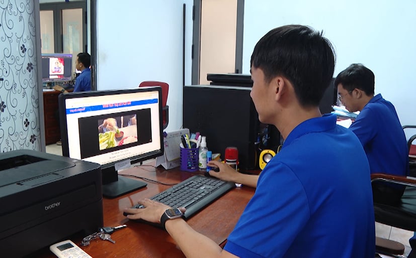 Đoàn viên thanh niên TP.Phú Mỹ đăng tải các hoạt động tình nguyện của đơn vị lên công trình “Bản đồ số hóa các hoạt động tình nguyện”.