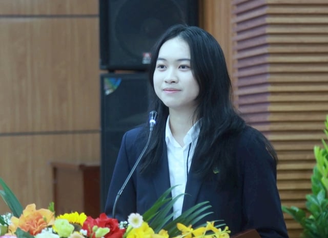 Học sinh tiêu biểu của Hà Nội tri ân cha mẹ, thầy cô- Ảnh 3.
