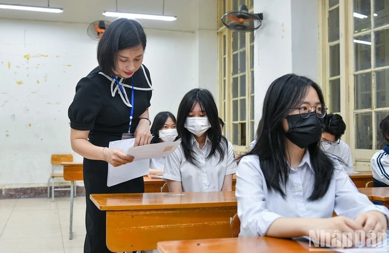 ในช่วงปิดเทอมฤดูร้อน ครูอาจต้องเข้าร่วมกิจกรรมใดบ้างเมื่อได้รับคำสั่งจากผู้มีอำนาจหน้าที่?