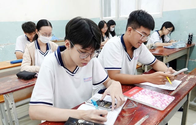 Bí quyết ôn thi tốt nghiệp THPT đạt điểm cao: Rèn bài tập động năng môn lý - Ảnh 1.