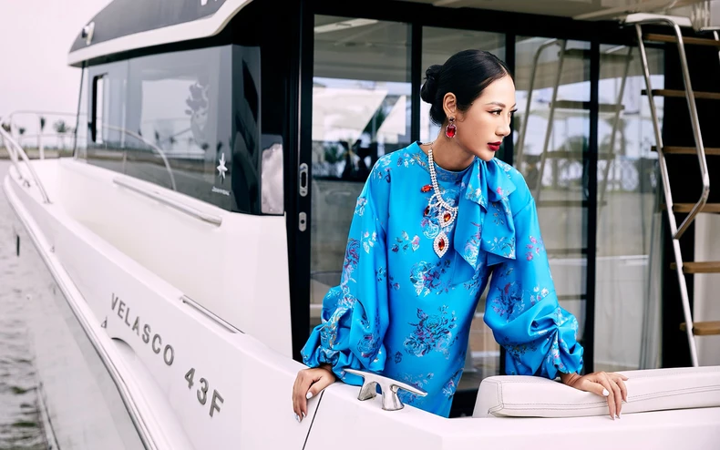 “Phù thủy thiết kế” Vũ Tường Vi kết hợp hoa và biển trong bộ sưu tập lụa “Vũ khúc biển hoa” ảnh 2