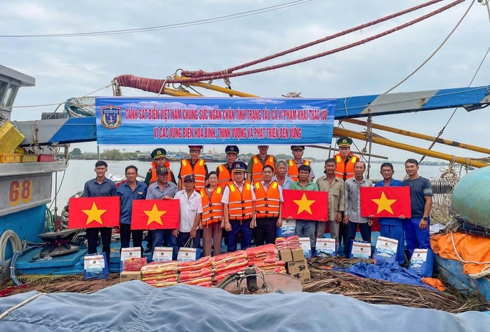 Tiếp sức cho ngư dân vươn khơi bám biển- Ảnh 4.
