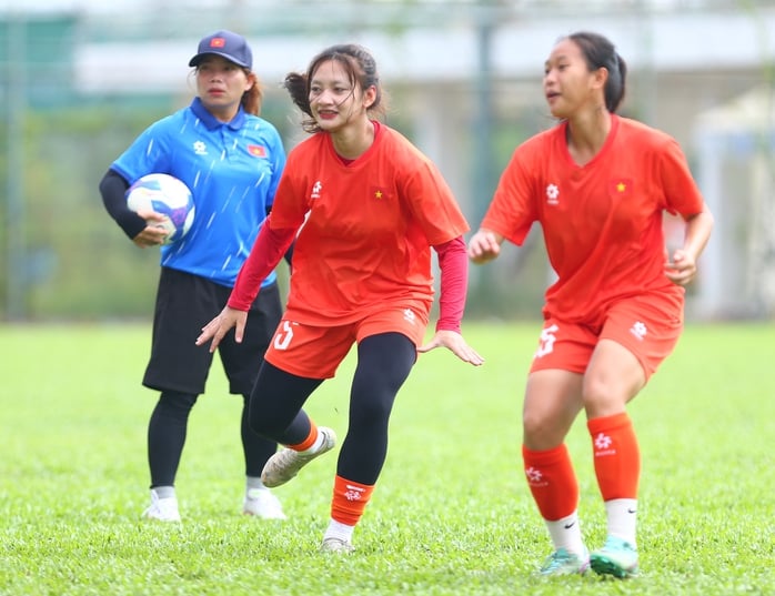 Ngắm các bống hồng xinh đẹp U19 nữ Việt Nam - Ảnh 6.