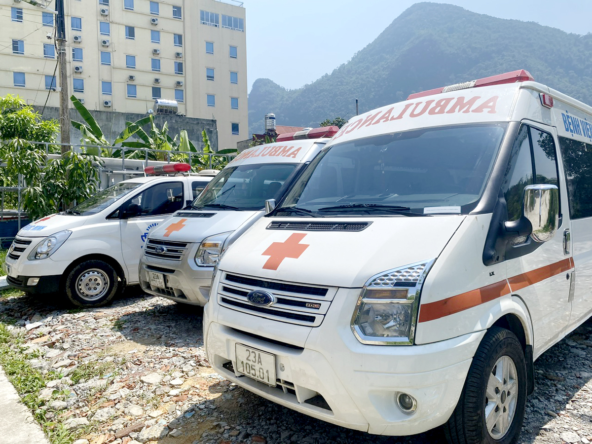 Những chiếc xe cứu thương luôn đảm bảo sẵn sàng thực hiện nhiệm vụ.