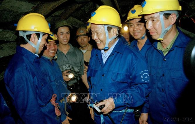 เครื่องหมายของอดีตประธานาธิบดีเจิ่นดึ๊กเลืองในการสร้างสรรค์และพัฒนาประเทศ
