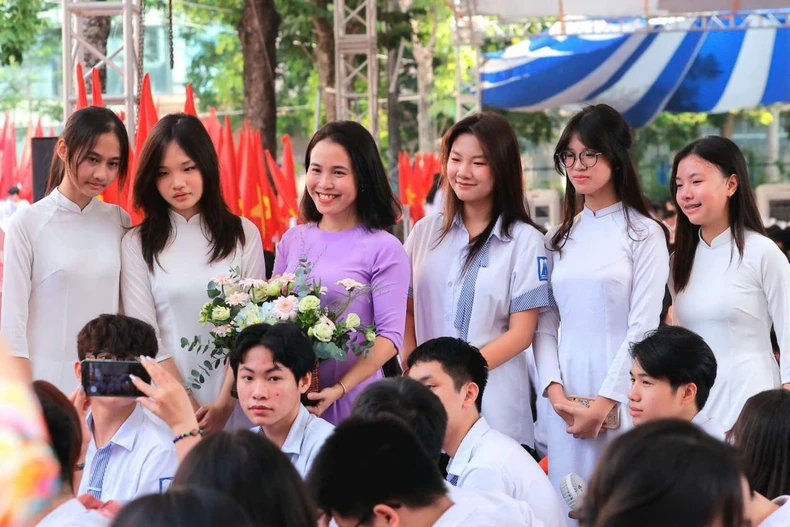 ตารางวันหยุดพักร้อนฤดูร้อนของผู้อำนวยการและรองผู้อำนวยการจัดอย่างไร?