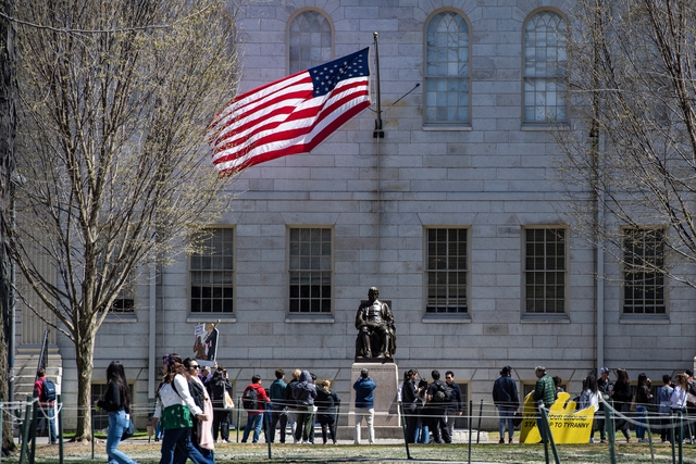 Đại học Harvard xoay xở vượt 'bão' - Ảnh 1.