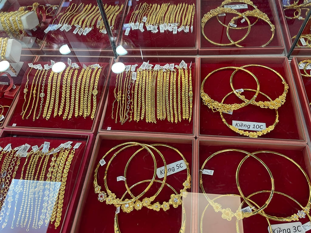 Giá vàng trong nước trưa ngày 23/5 giảm 500 nghìn đồng/lượng.