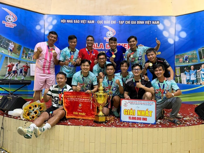 Đội bóng đá Đài Truyền hình TP HCM vô địch Press Cup 2024 khu vực phía Nam - Ảnh 1.